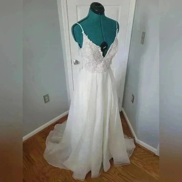 NWT Blush by Hayley Paige Deja Size 12 (US 8) Wedding